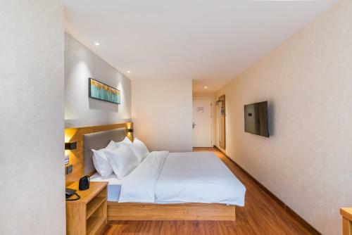 Urba Hotel Huayuan Subway Station