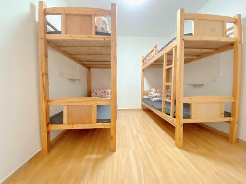 Little House City Youth Hostel