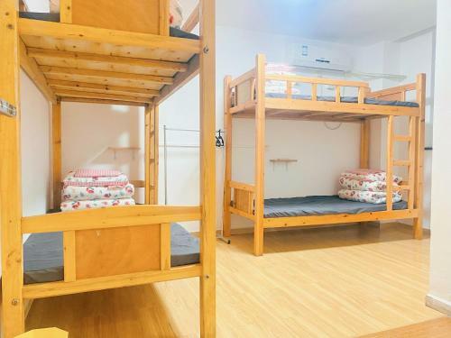Little House City Youth Hostel