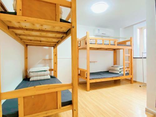 Little House City Youth Hostel