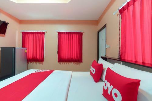 Hotel Vaccinated Staff - Oyo 1166 Train Way Resort