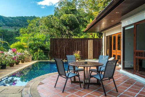 Villas In Nakatani Village By Lofty