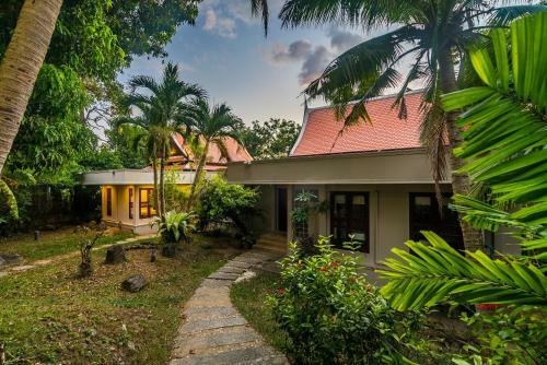 Villas In Nakatani Village By Lofty