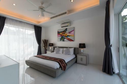 Contemporary 3 Bedrooms Stylish Pool Villa