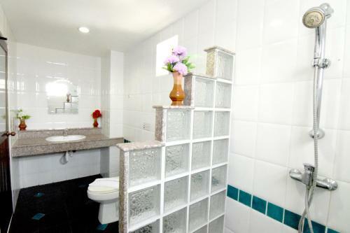 Hotel Deng's Kamala Beach Guesthouse