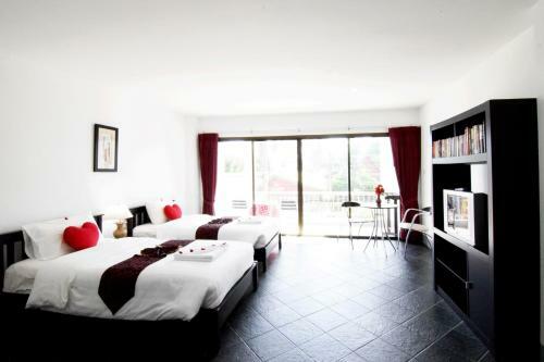 Hotel Deng's Kamala Beach Guesthouse