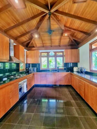 Gorgeous Thai Villa With Pool And Hilltop Seaviews