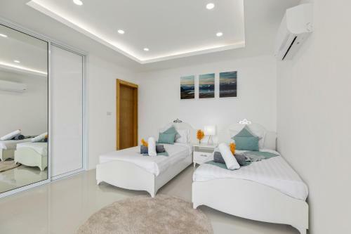Emerald Villa 3 Br Sea Views