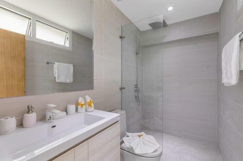 Emerald Villa 3 Br Sea Views