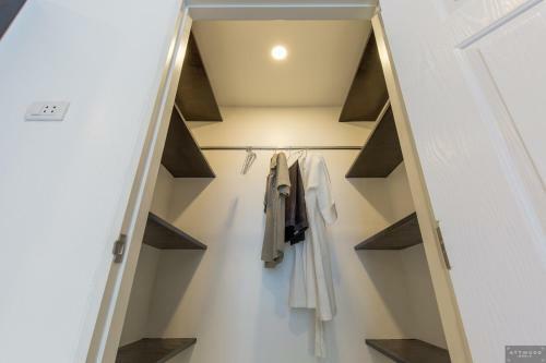 Private Poolvilla Mit Wasserfall