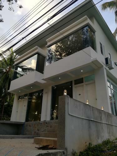 Hostal Jungle White House ?????