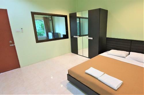 Hotel Chalong Stay Well By Palai Seafood