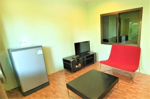 Hotel Chalong Stay Well By Palai Seafood