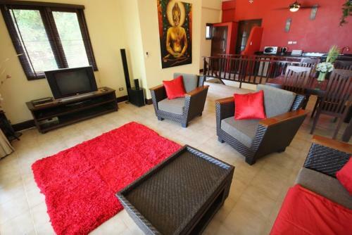 3 Bedroom Seafront Villa Island View