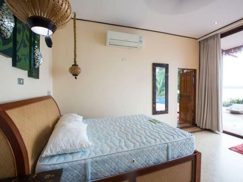 5 Bedroom Seafront Villa Phanghan