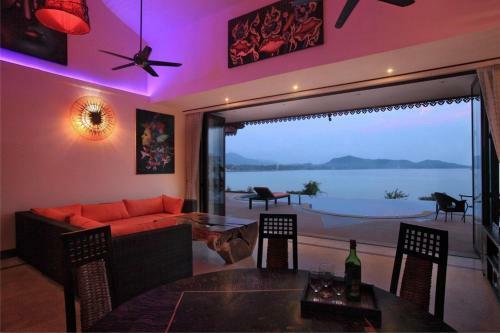 5 Bedroom Seafront Villa Phanghan