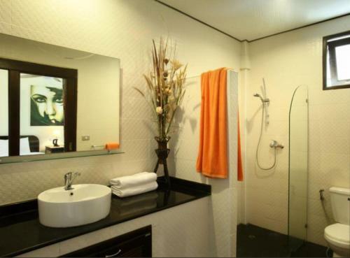 3 Bedroom Seafront Villa With Bay View Koh Phangan