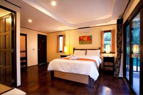 3 Bedroom Seafront Villa With Bay View Koh Phangan