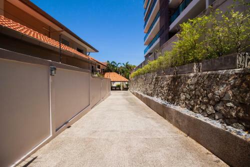 Luxury Pool Villa 4 Br 900m Beach 1.5 Km Downtown