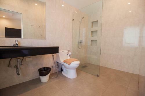 Luxury Pool Villa 4 Br 900m Beach 1.5 Km Downtown