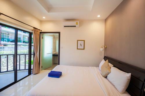 Luxury Pool Villa 4 Br 900m Beach 1.5 Km Downtown