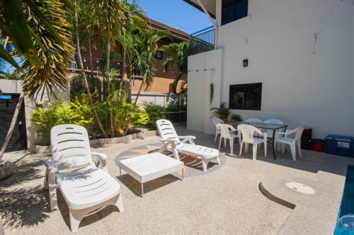 Luxury Pool Villa 4 Br 900m Beach 1.5 Km Downtown