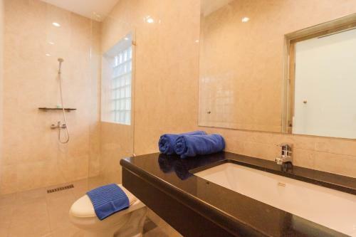 Luxury Pool Villa 4 Br 900m Beach 1.5 Km Downtown