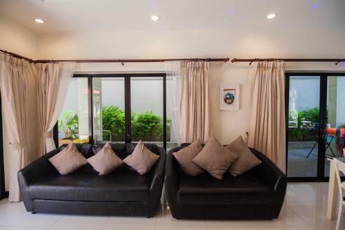 Luxury Pool Villa 4 Br 900m Beach 1.5 Km Downtown