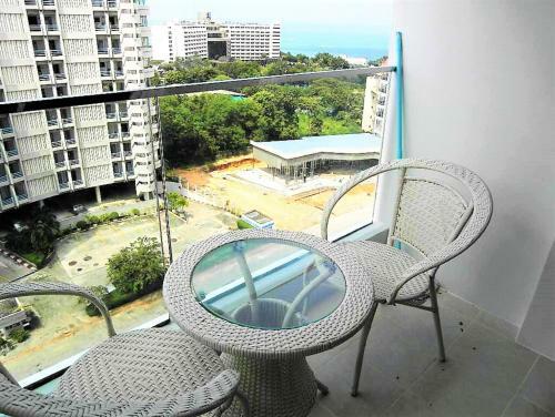 The Cliff Pratumnak - Floor 10 Sea View Studio