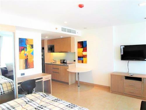 The Cliff Pratumnak - Floor 10 Sea View Studio