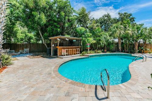 Downtown Dunedin Bb - Rustic Cabin With Pool