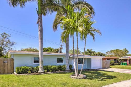 Charming Merritt Island Home With Pool And Grill!