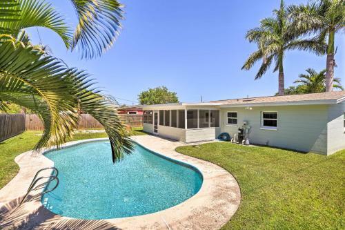 Charming Merritt Island Home With Pool And Grill!