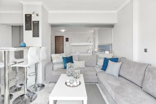 Apartamento Chic, Modern Seaside Oasis In Sunny Piraeus!