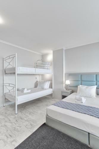 Apartamento Chic, Modern Seaside Oasis In Sunny Piraeus!