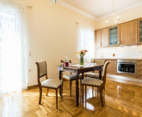 Opalio ?2 Exquisite 1?d Apart In Central Pireaus