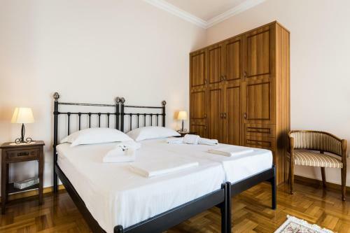 Opalio ?2 Exquisite 1?d Apart In Central Pireaus