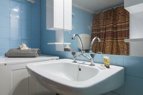 2 Bedroom Apartment Next To Marina Zeas