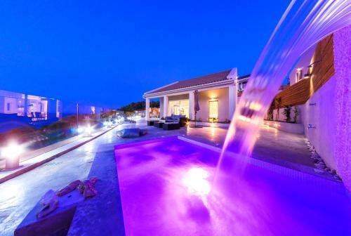 Luxury Villa Cavo Mare Meltemi With Private Pool & Jacuzzi
