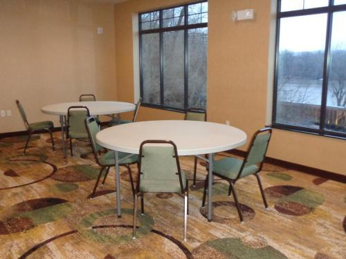 Hotel Cobblestone Inn And Suites Marquette