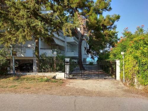 Seaside Apartment Avra Ideal For Families