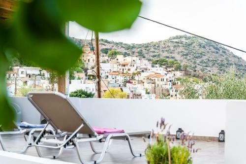 Chic & Spacious House In Rodia Heraklion