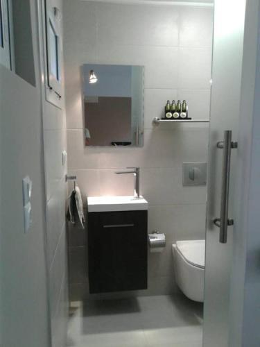 Modern Historical Center Apartment In Preveza 75m2