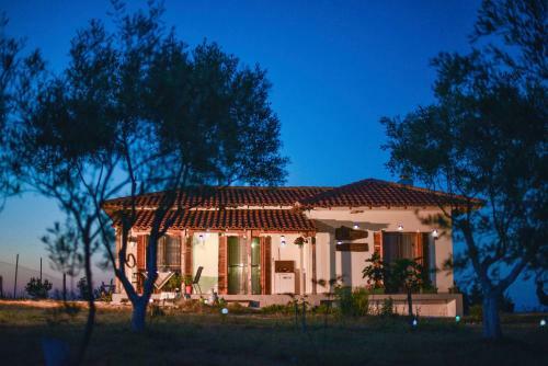 Vast Emerald, The Only House In Kavourotrypes
