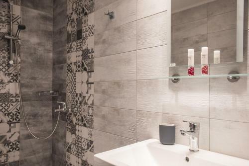 Quintessence Level Suites