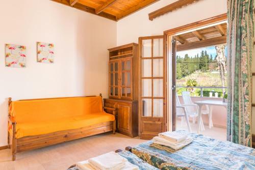 Nikos Pool Apartments - Upper Floor