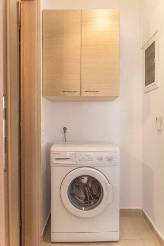 Modern Apartment B - 5min Walk To Beach - AC - Wifi