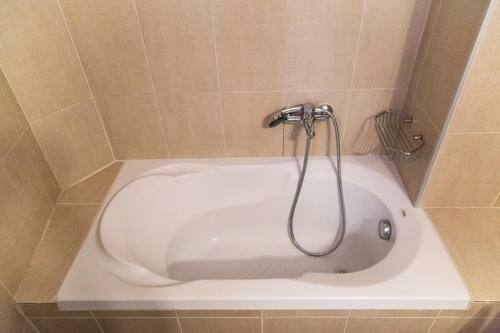 Modern Apartment - 5min Walk To Beach - AC - Wifi