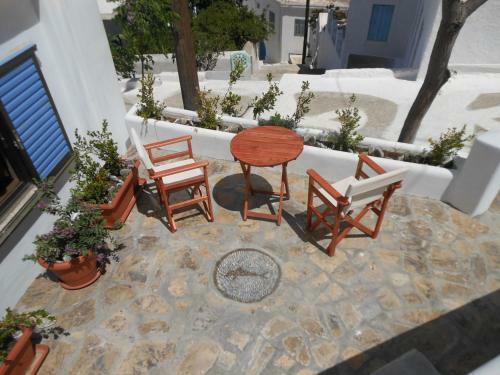 Hostal Gyrouli Studios