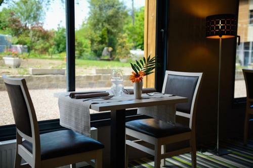 Hotel Logis La Lentillere (restaurant C�t� Parc)